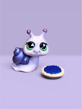 Littlest Pet Shop LPS Snail #628 with Pie Accessory